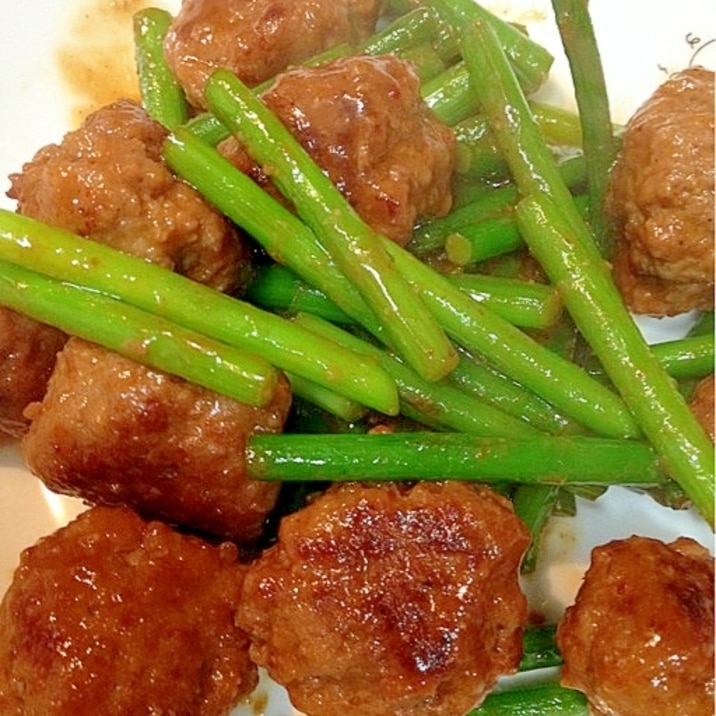 【糖質制限】にんにくの芽と肉団子のうま味噌炒め